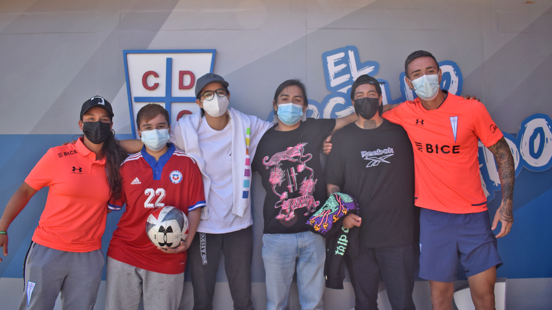 Disforia FC visiting Universidad Católica with Franja players